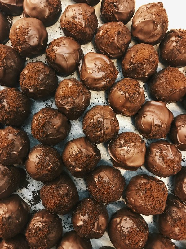 Comment préparer des truffes au chocolat maison pour offrir à Noël ?
